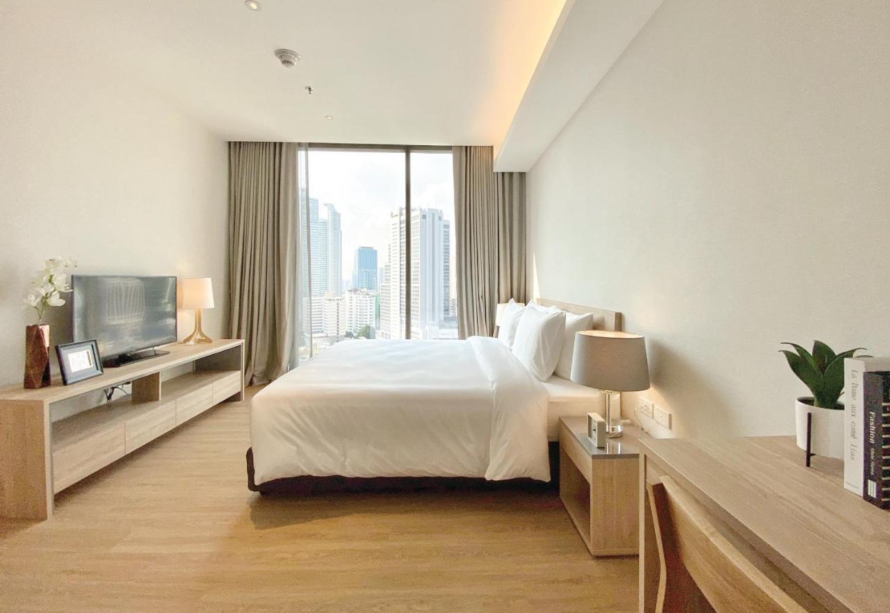 Oakwood Suites Bangkok Eksteriør billede A bedroom at the hotel