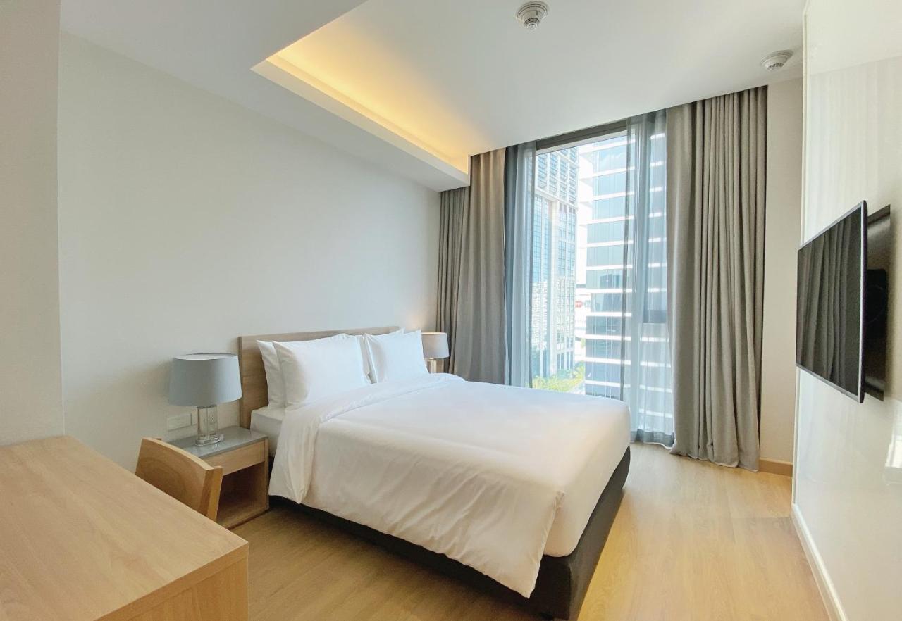 Oakwood Suites Bangkok Eksteriør billede A bedroom at the hotel