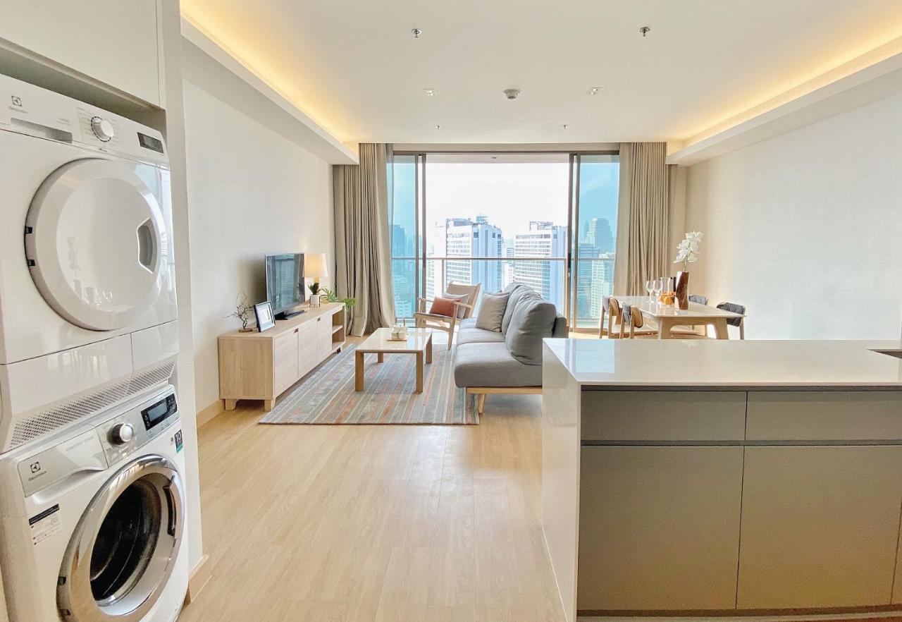 Oakwood Suites Bangkok Eksteriør billede A typical apartment in the complex